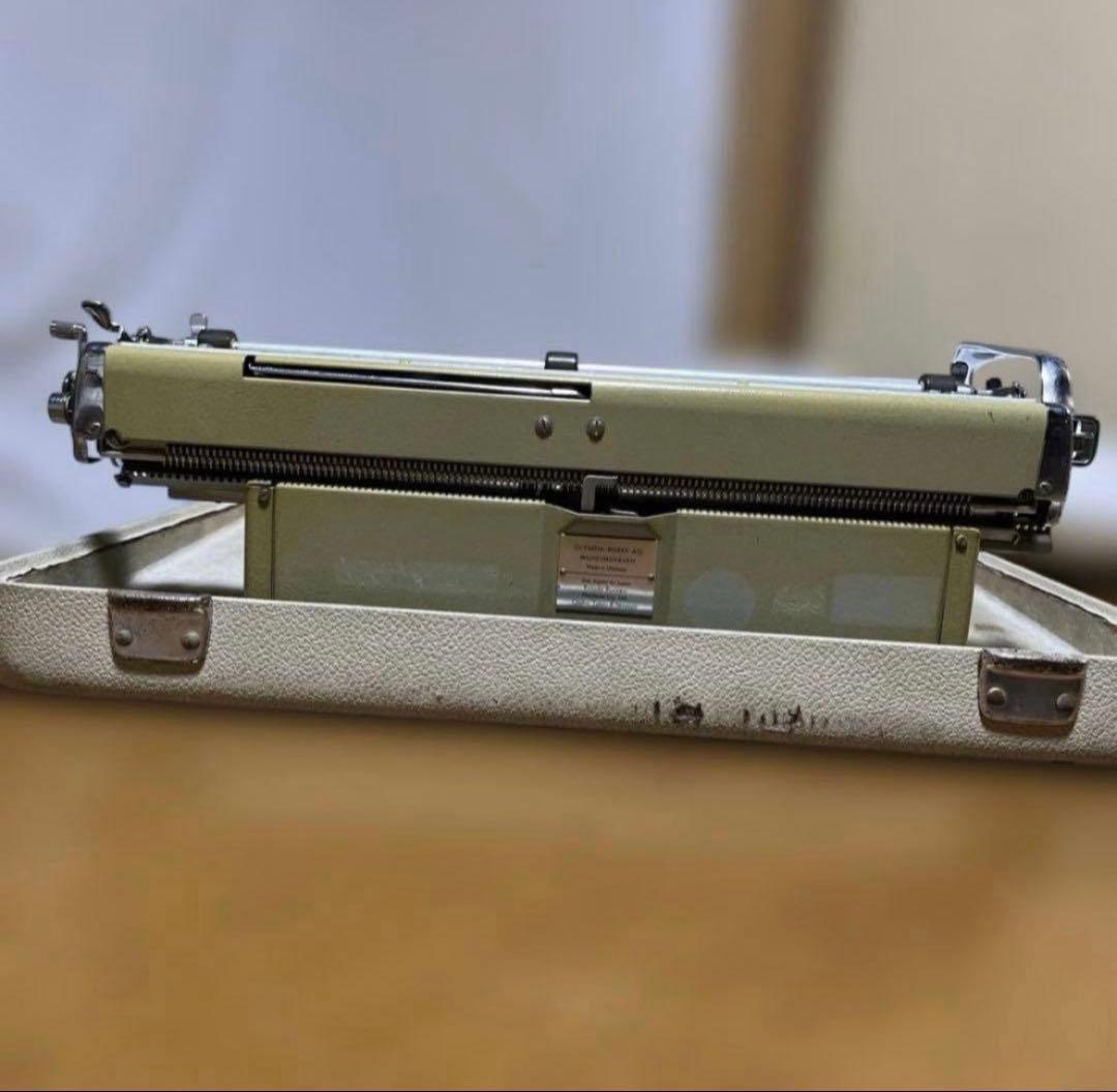 Olympia オリンピア　タイプライター　手動タイプライター　アンティーク