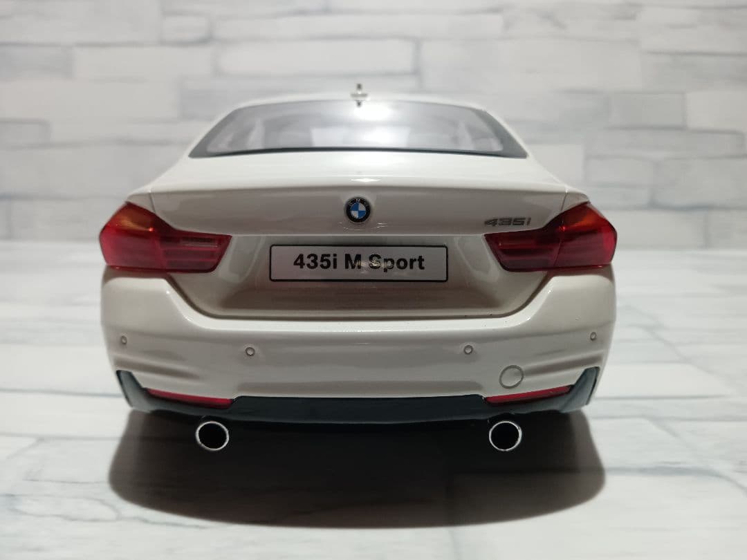 1/18  M435i ホワイト　ミニカー　4シリーズ