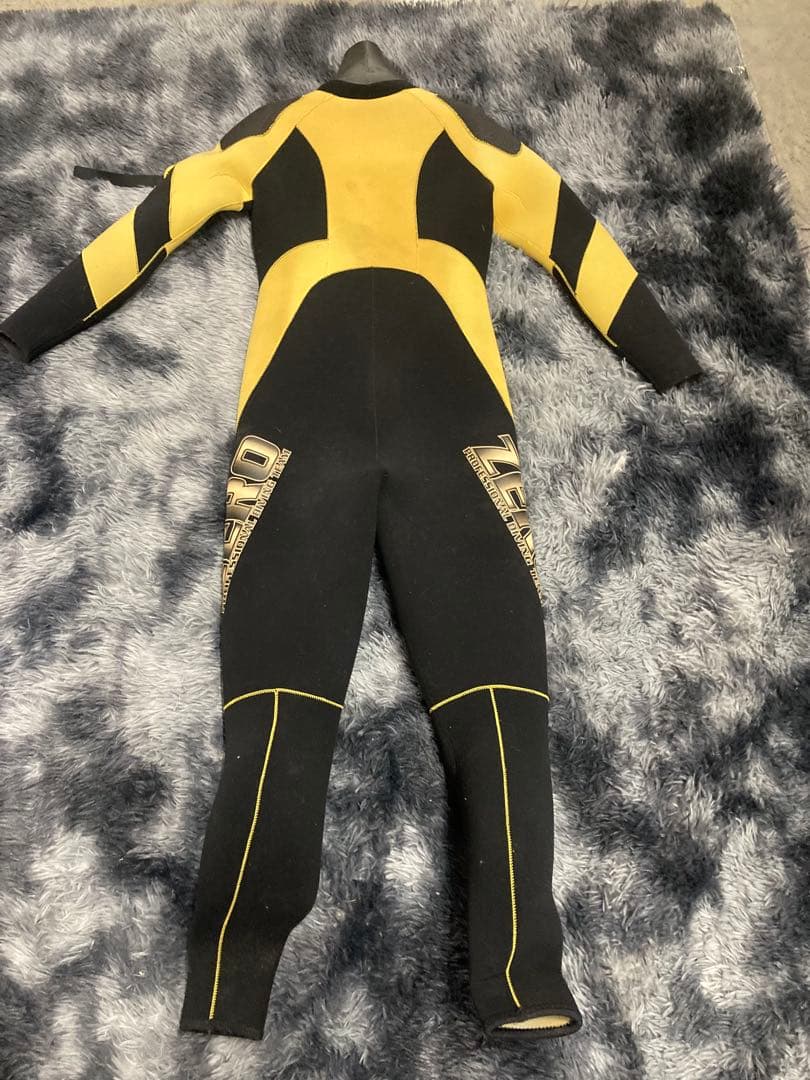 ZEROドライスーツ 黒/黄色