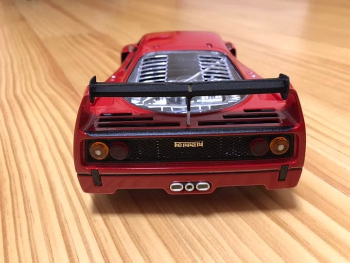 フェラーリF40 buragoベースWARM-UP社製　1/18