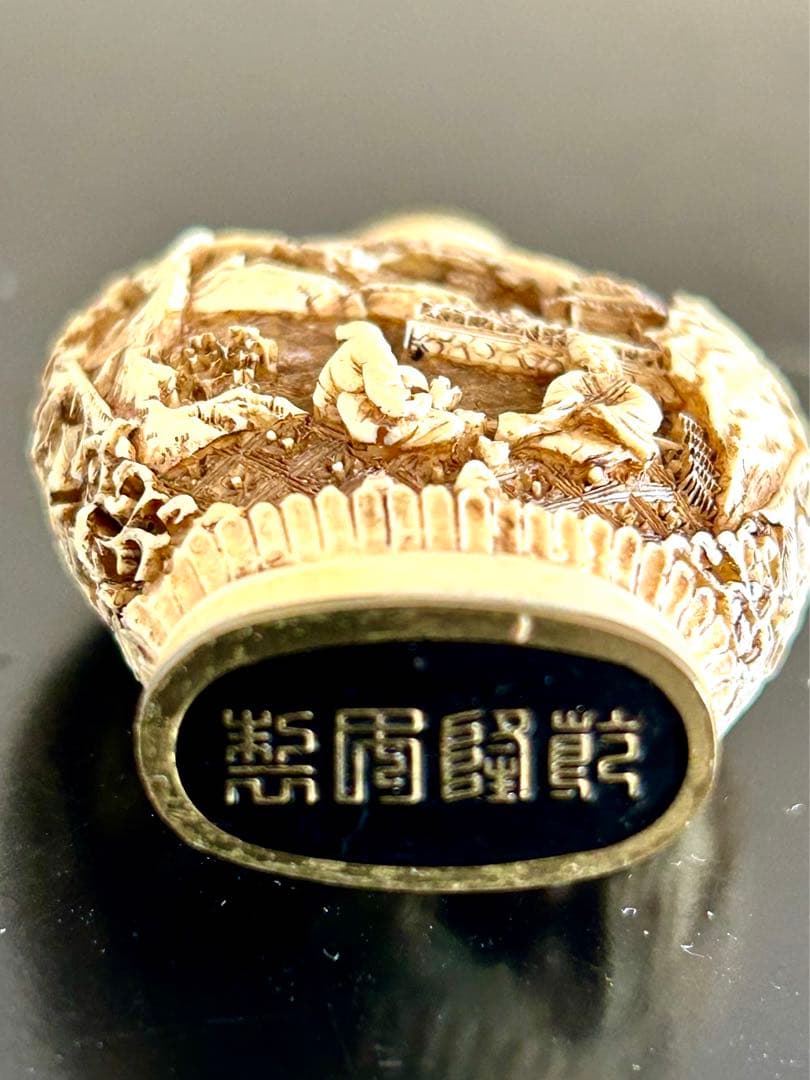 【中華民国骨董】ヴィンテージ 中国 彫刻樹脂 スナフボトル マッチングトップ4点