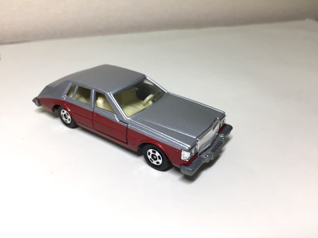 ○[美品] トミカ No.F45【日本製】キャデラック セビル シルバーレッド