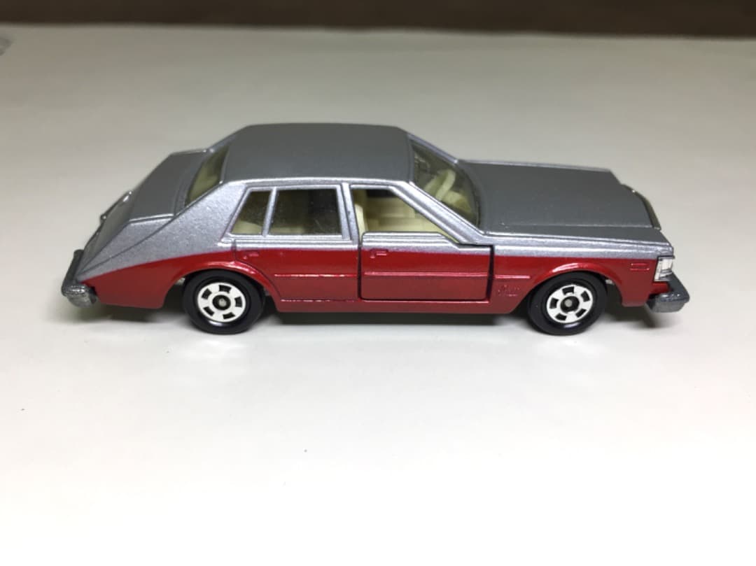 ○[美品] トミカ No.F45【日本製】キャデラック セビル シルバーレッド