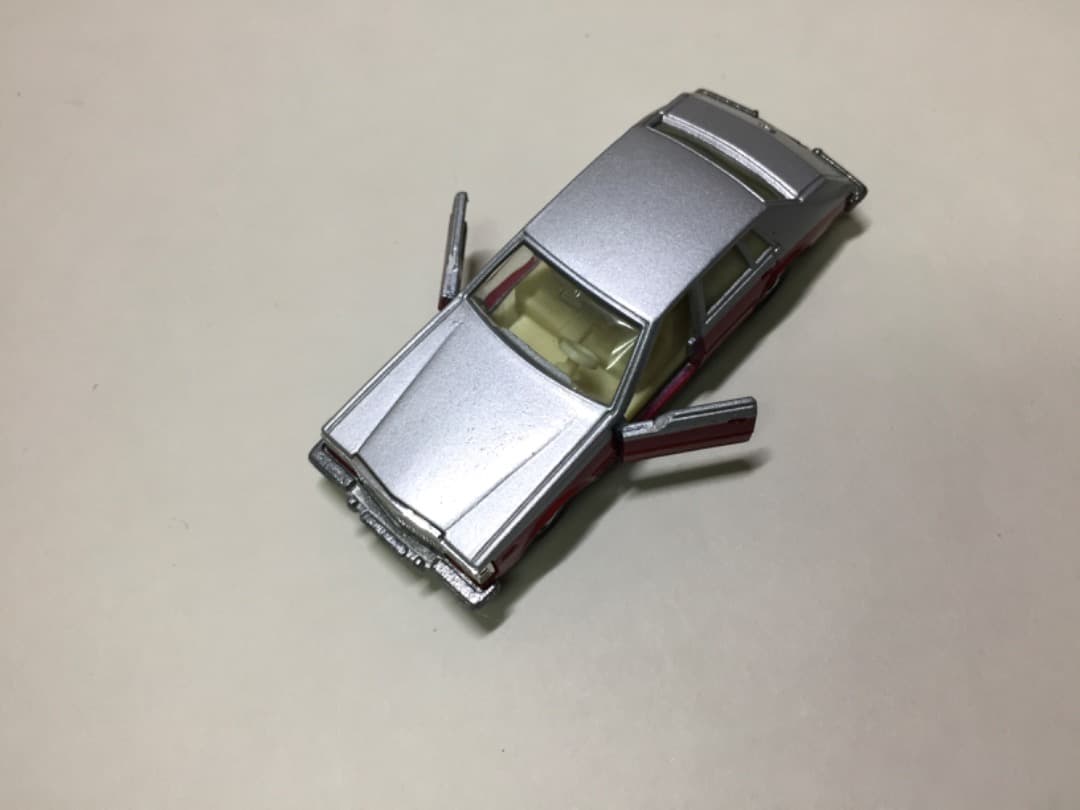 ○[美品] トミカ No.F45【日本製】キャデラック セビル シルバーレッド