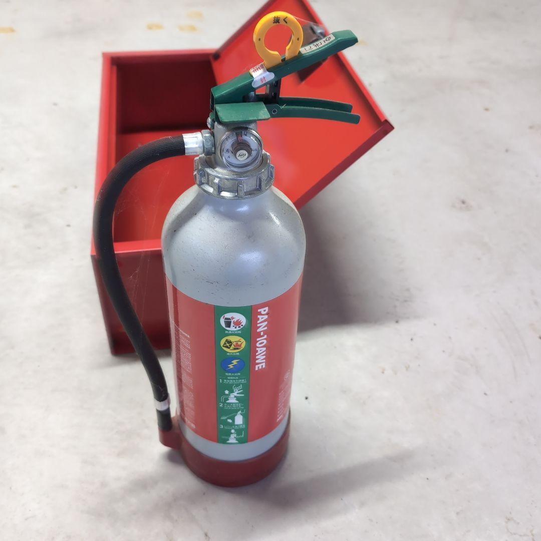 アルミニウム製粉末消化器蓄圧式収納ボックス付