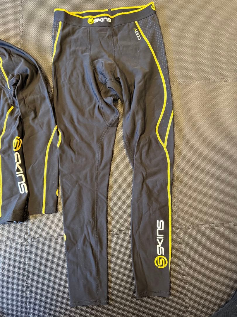 SKINS A200 コンプレッションウェア Lサイズ ハーフジップ 上下セット