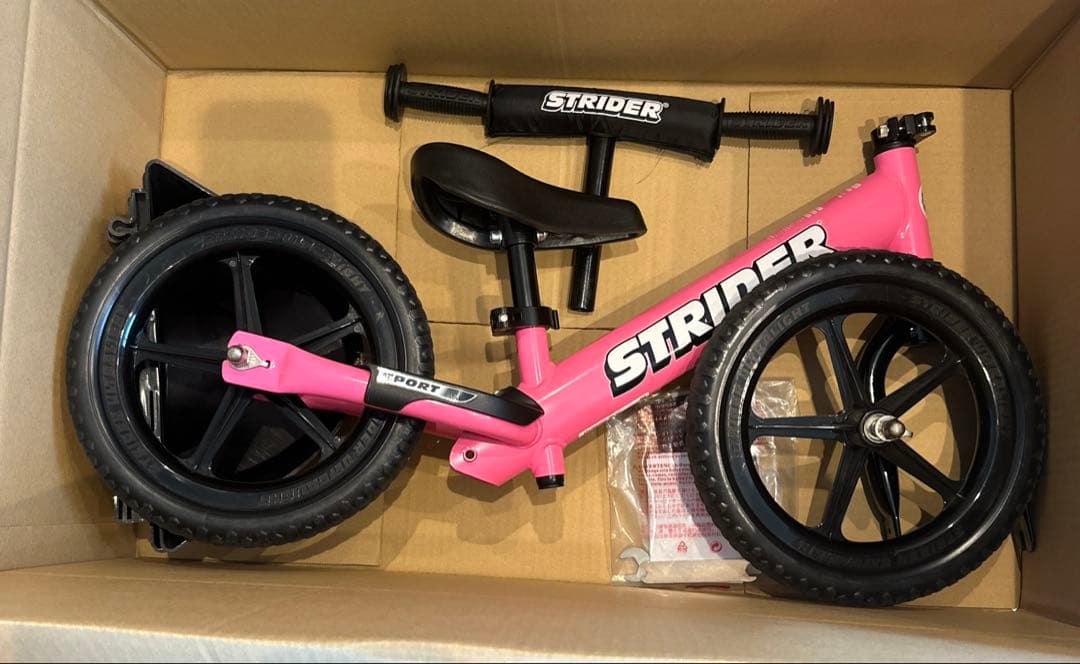 ストライダー12インチ　ピンク　純正マルチバイクスタンド付き