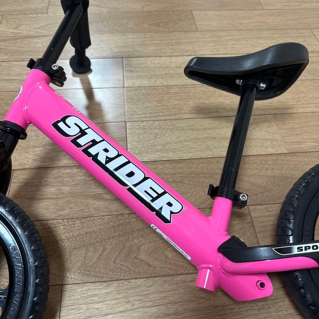 ストライダー12インチ　ピンク　純正マルチバイクスタンド付き