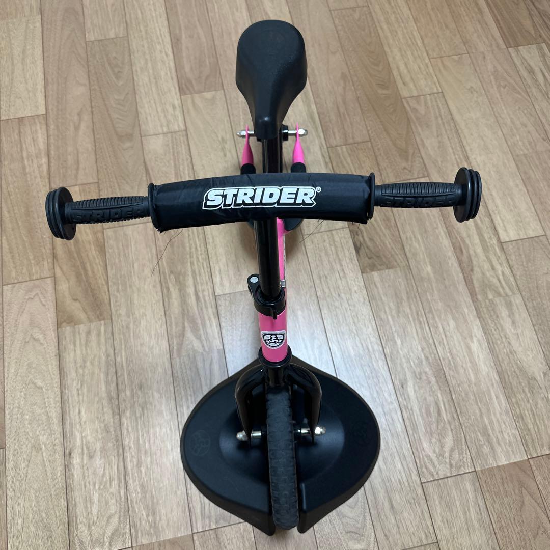ストライダー12インチ　ピンク　純正マルチバイクスタンド付き
