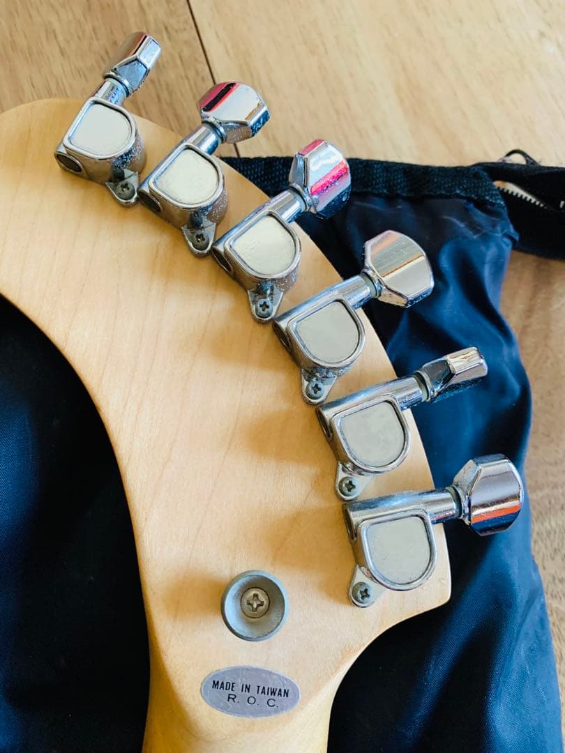 貴重美品【FERNANDES】エレキギター/ウルトラマンZO-3/ぞうさんギター