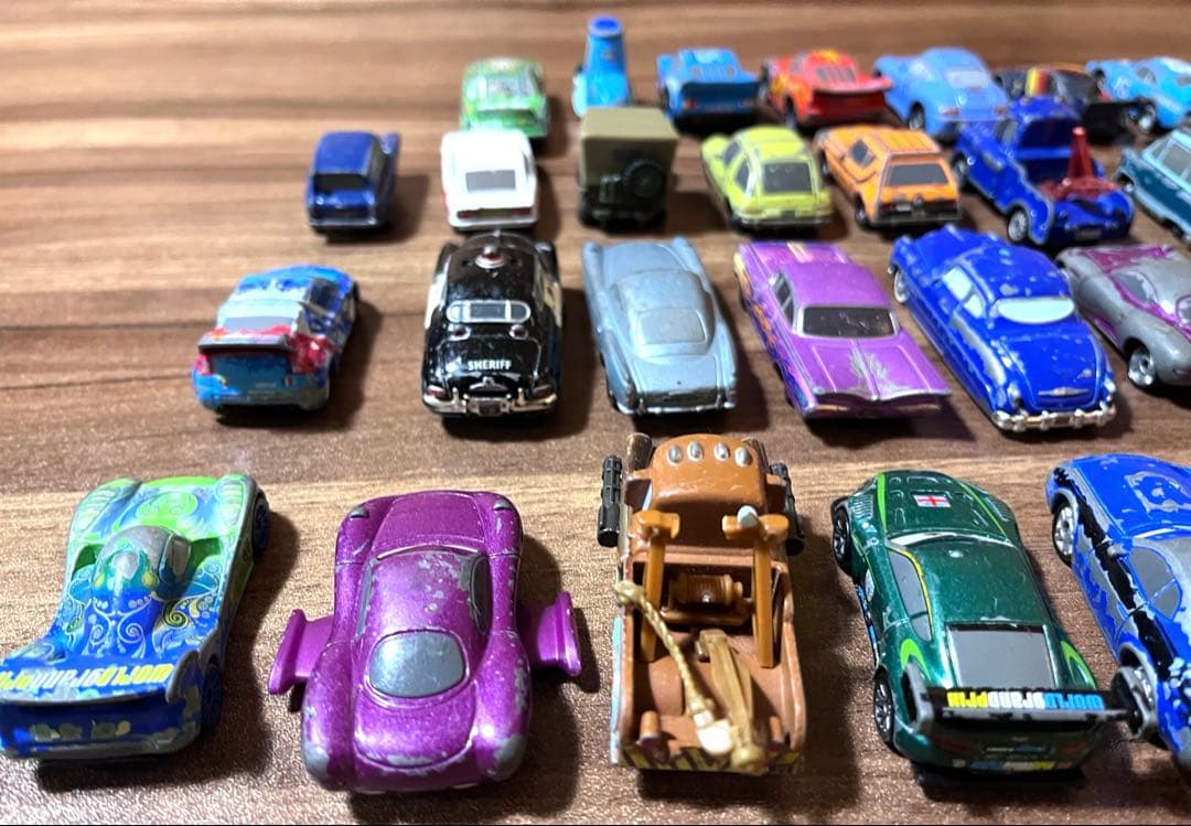 カーズ ミニカー セット 31台。まとめ売り。 レース兼収納ケース付き。
