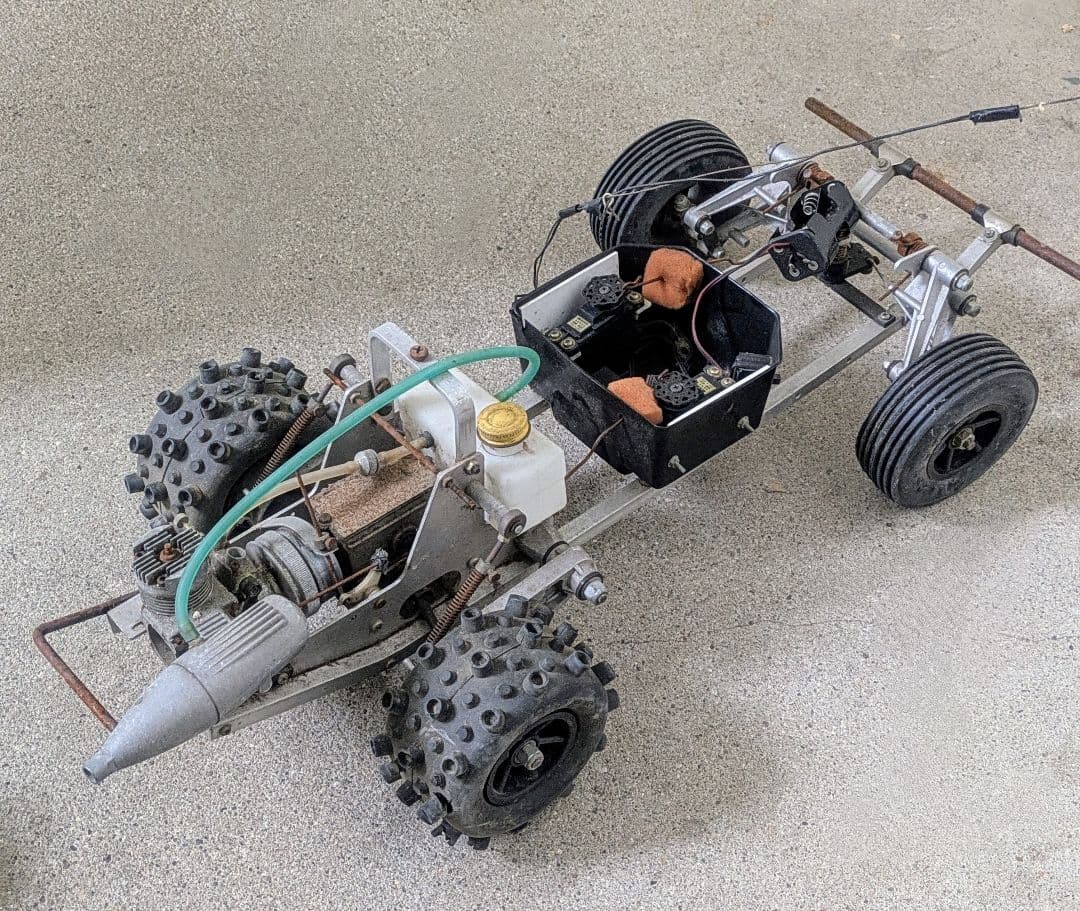 当時物3台セット/エンジンカー2台/ ラジコン1台/ ラクダバッテリー/シャーシ