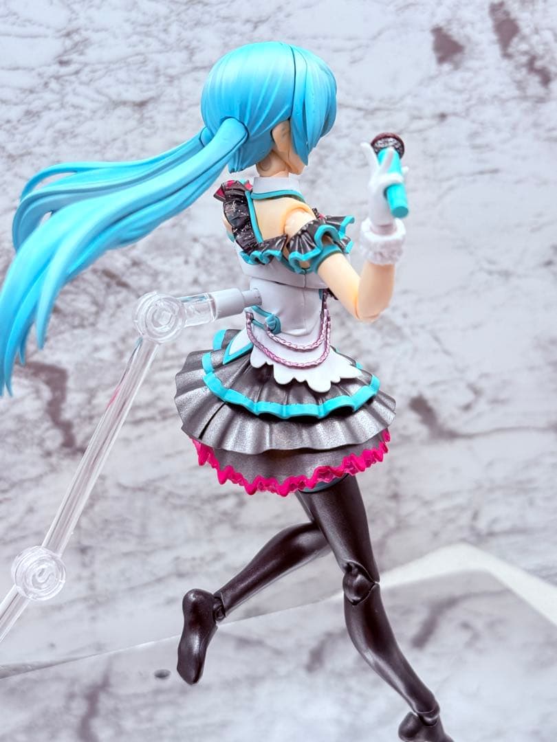 づ*し様 30ms 初音ミクっぽく　全塗装完成品