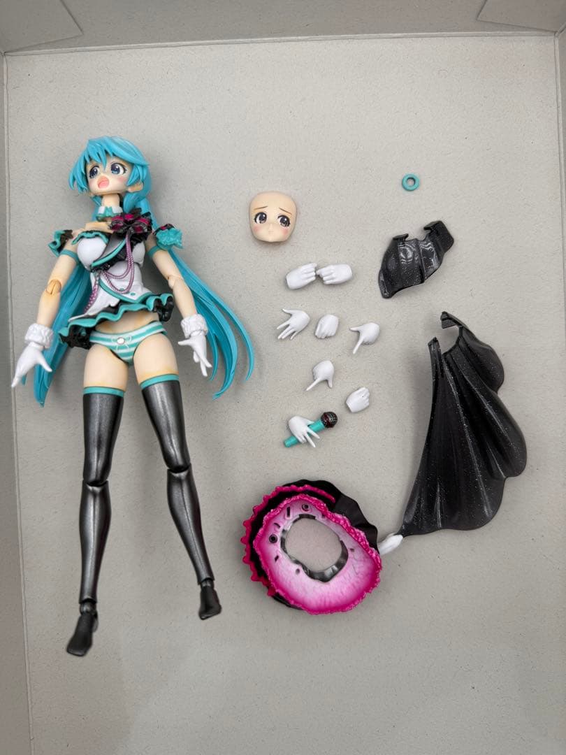 づ*し様 30ms 初音ミクっぽく　全塗装完成品