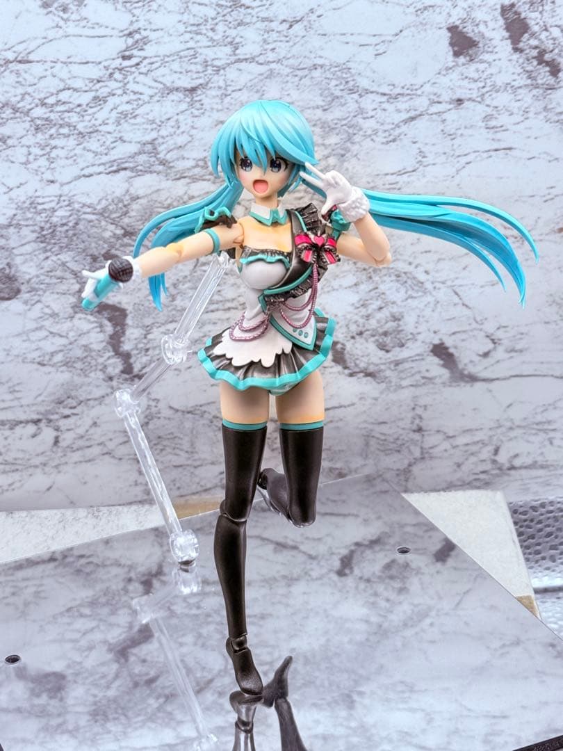 づ*し様 30ms 初音ミクっぽく　全塗装完成品