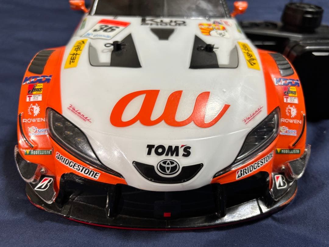 XB au TOM'S GR Supra プロポ付き塗装済み完成モデル