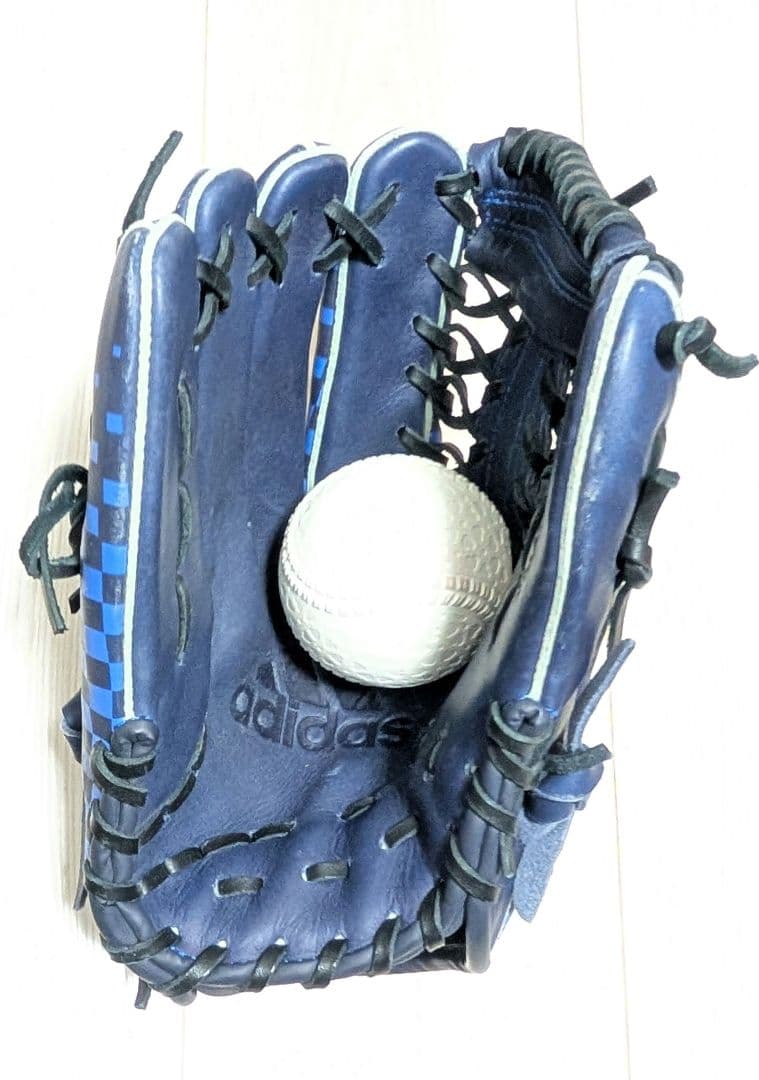 アディダス　軟式一般用グローブ　青　チェック柄