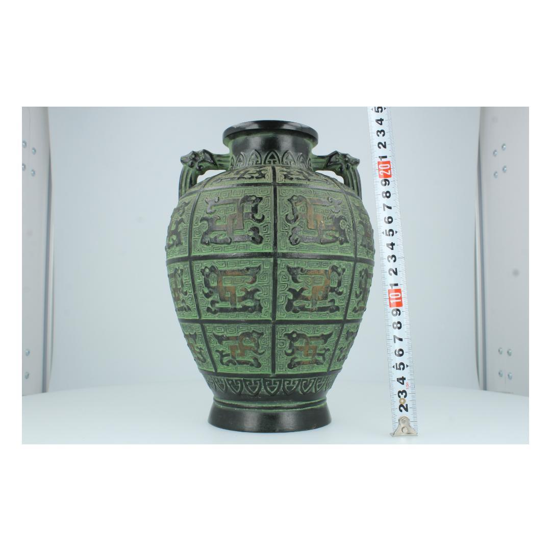 東洋風装飾花瓶 龍頭持ち手 金属工芸風 神獣文様 インテリア骨董調