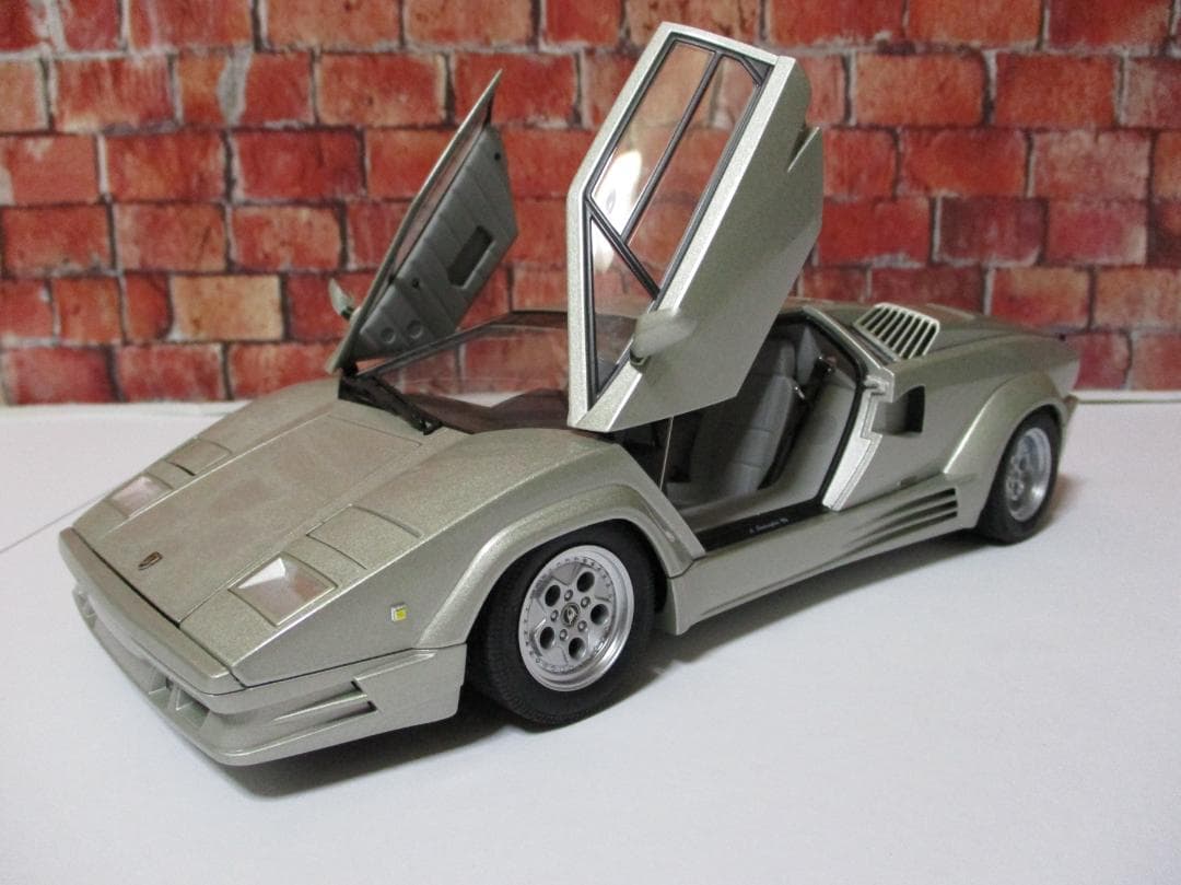 オートアート　1/18 ランボルギーニカウンタック 25th アニバーサリー