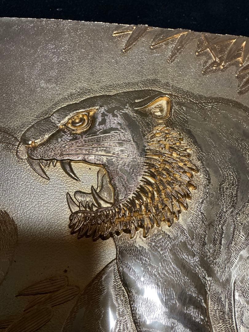 虎の額縁。24kGP製【中古品　インテリアとしてどうぞ】。