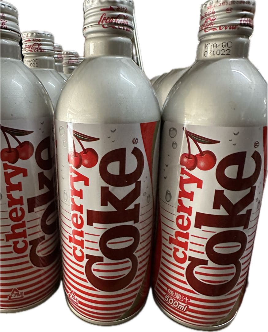 チェリーコークのボトル缶【空缶】23本とカートン+コカコーラボトル缶【空缶】