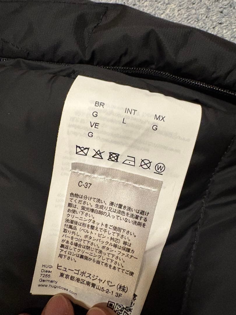 4回目の値下げです‼️美品　BOSS ダウンベスト 黒