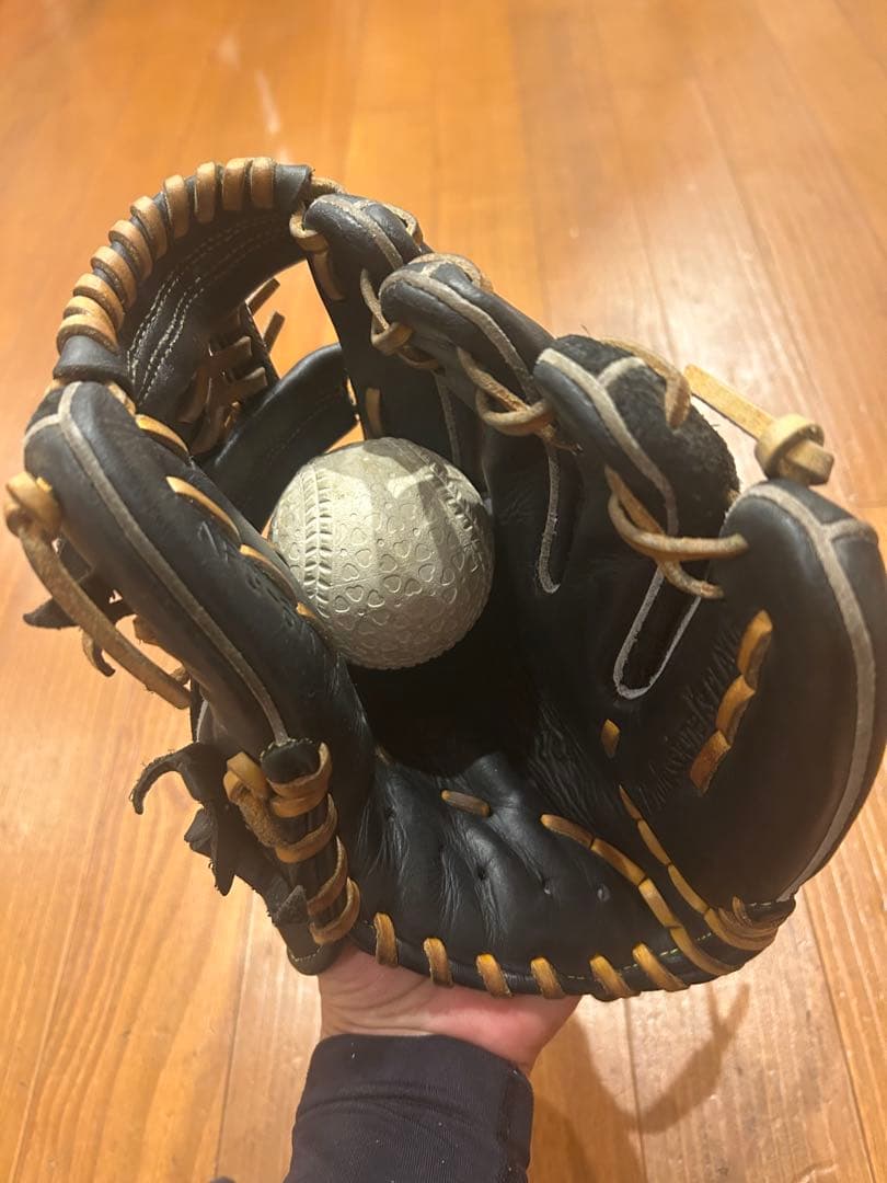 軟式グローブ　黒　HI-GOLD