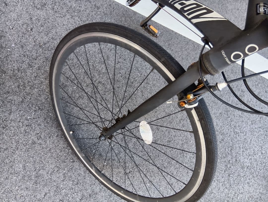 クロスバイク　AIRON　自転車本体　軽量　サイクリング　スポーツ