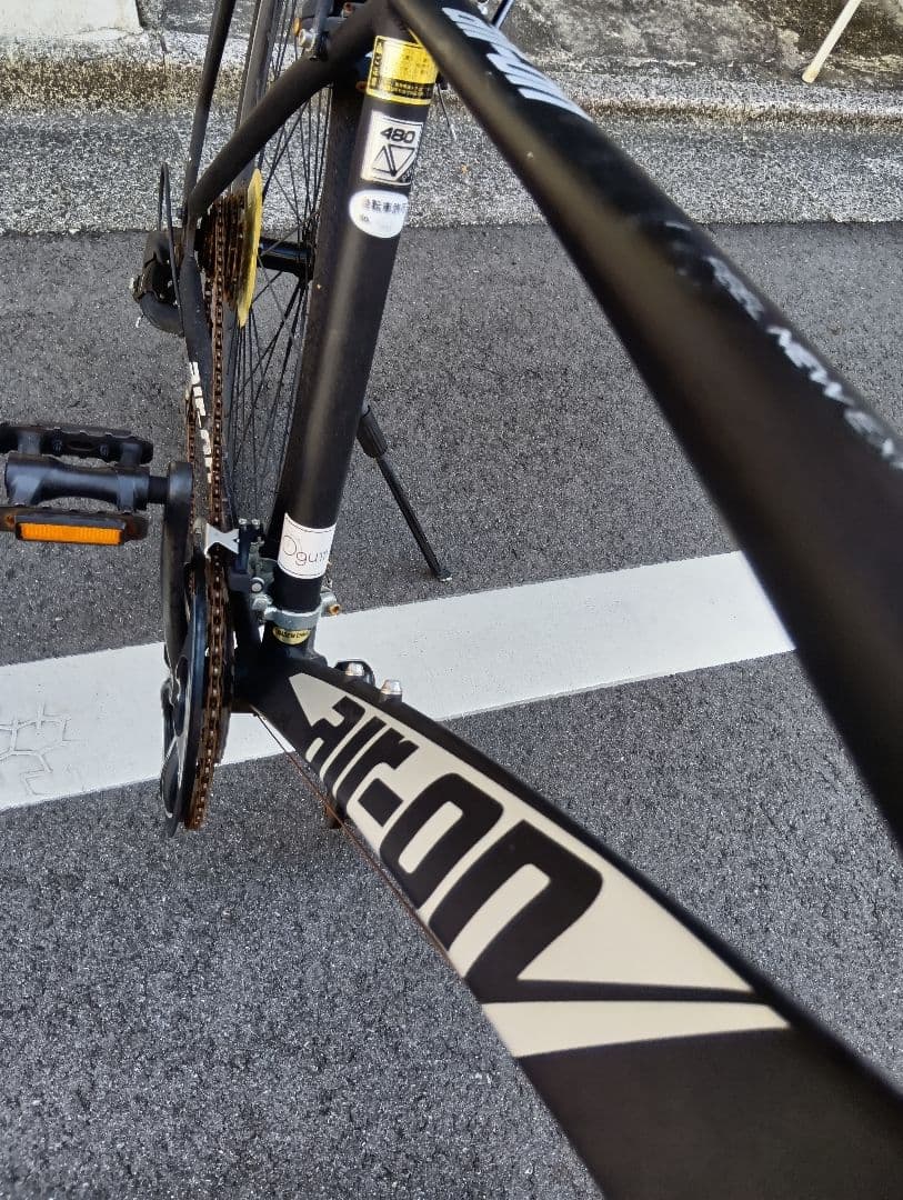 クロスバイク　AIRON　自転車本体　軽量　サイクリング　スポーツ