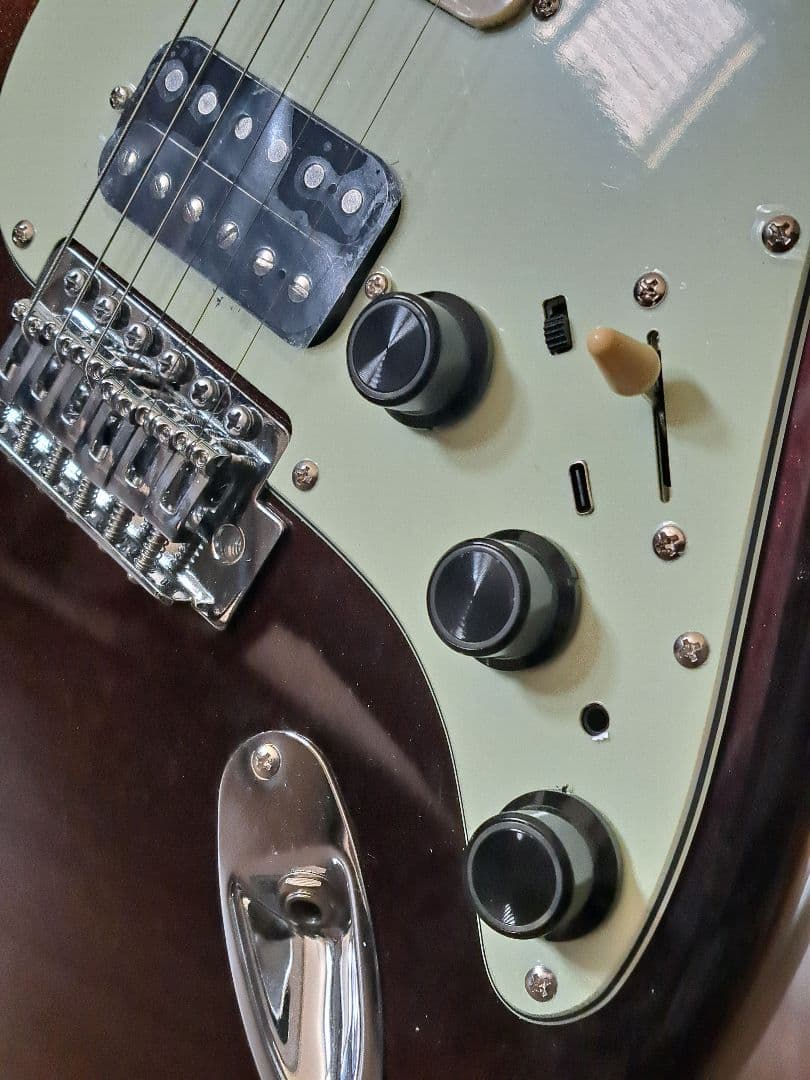 新品ほぼ未使用　スマートエレキギター 8種エフェクター内蔵