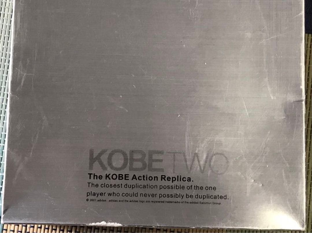 アディダス　HOT TOYS コービーブライアント　フィギュア