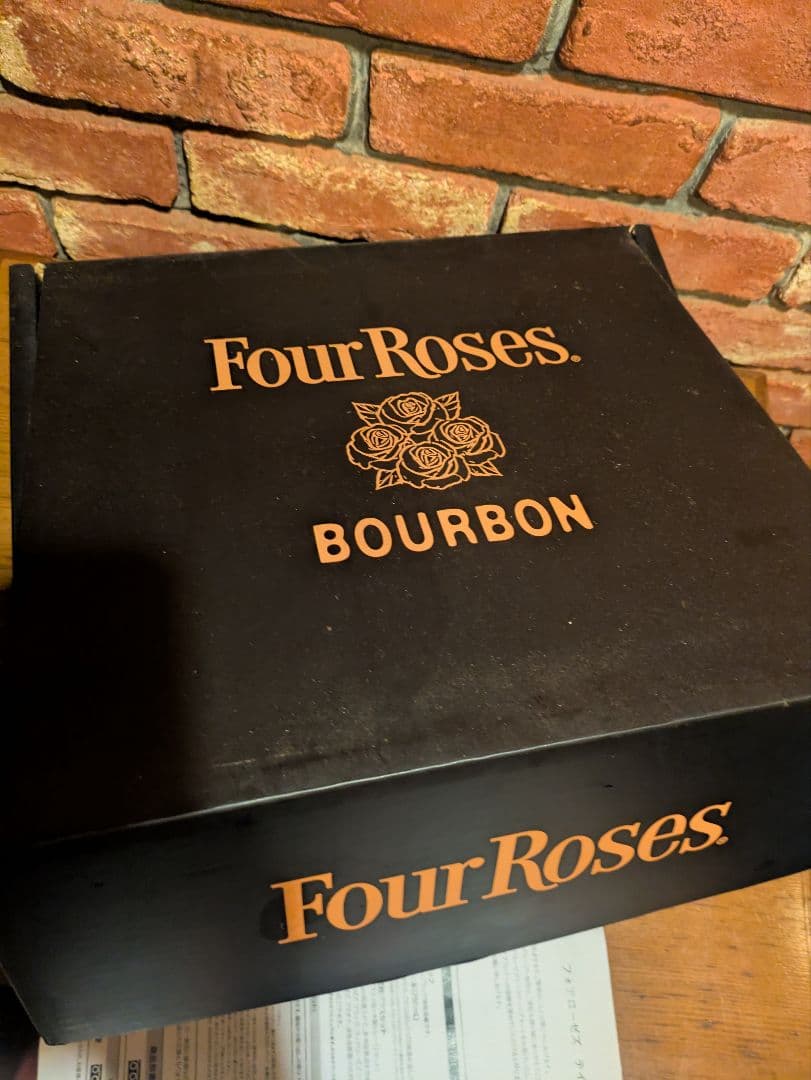 Four Roses バーボンウイスキーとグラスセット