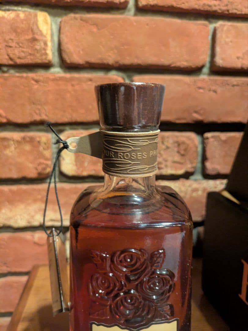 Four Roses バーボンウイスキーとグラスセット