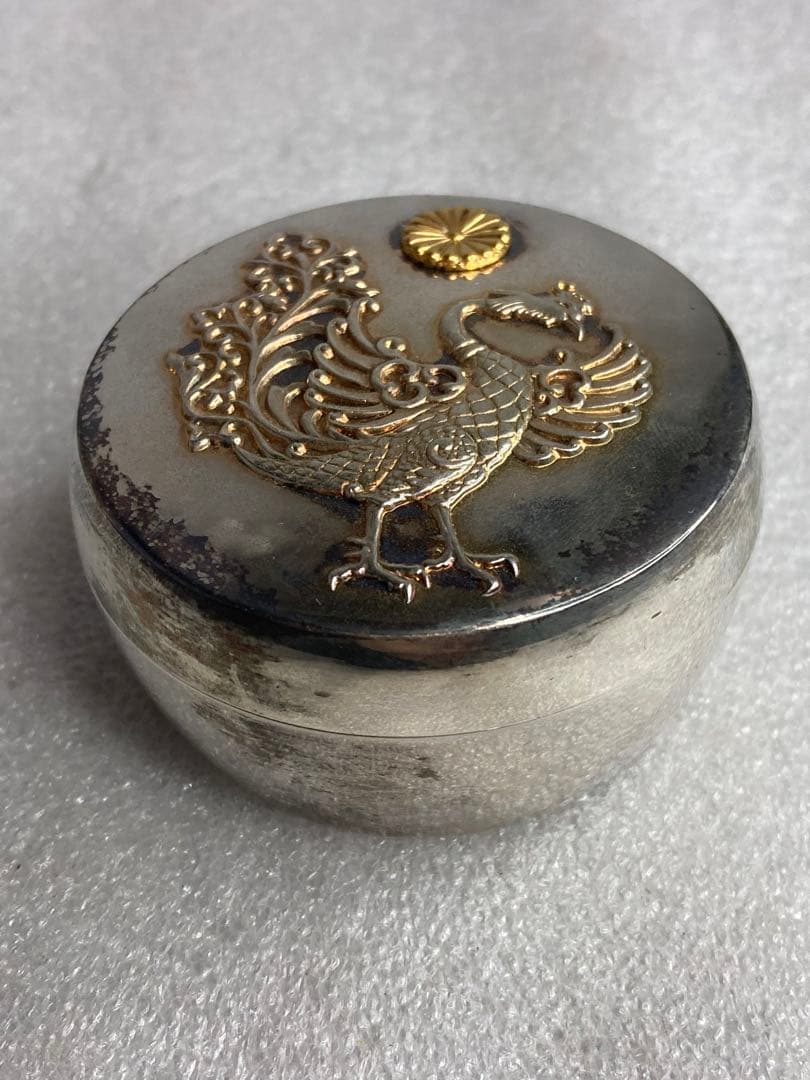 希少時代 天皇家下賜品 銀製 棗形 金象嵌 菊花紋章 鳳凰盛上文 ボンボニエール