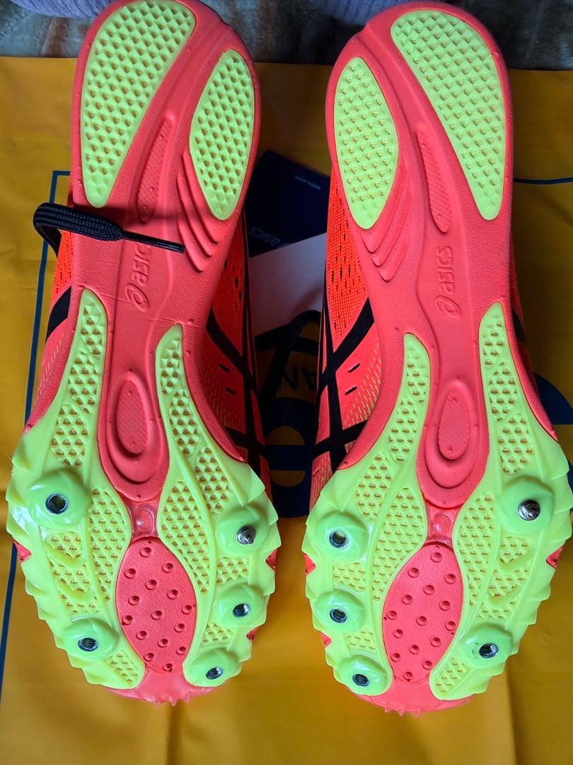 新品タグ付き　ASICS スパイクシューズ レッド　オールウェザー　25.5cm