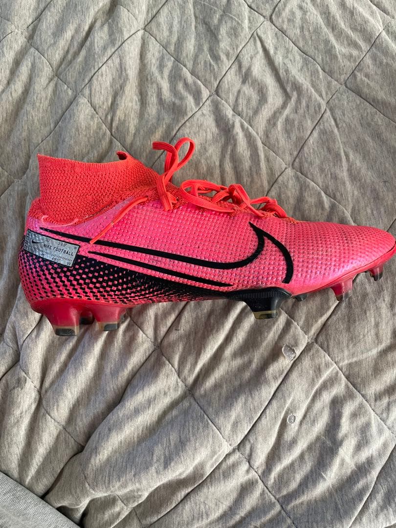 Nike マーキュリアルヴェイパー13