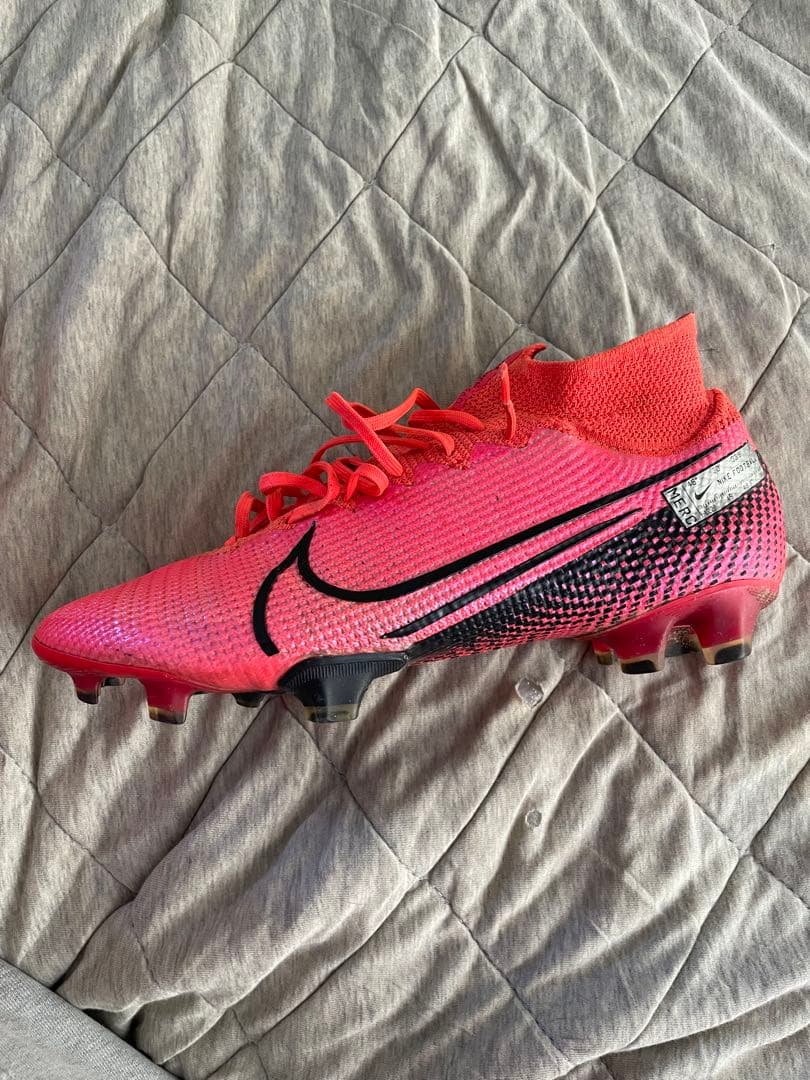 Nike マーキュリアルヴェイパー13