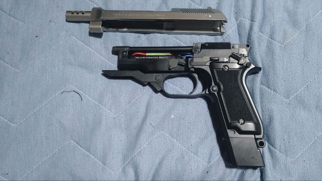 モ*チ様 東京マルイ　ベレッタM93R フルオート電動ガン　18禁