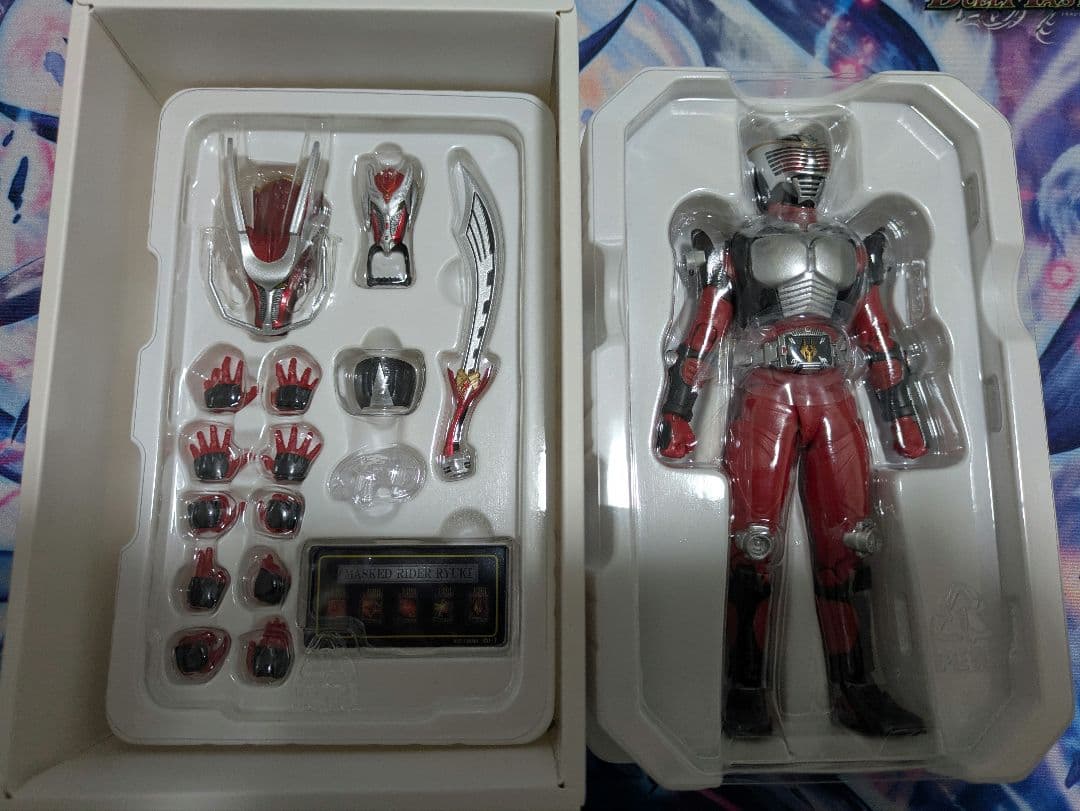 真骨彫 仮面ライダー龍騎