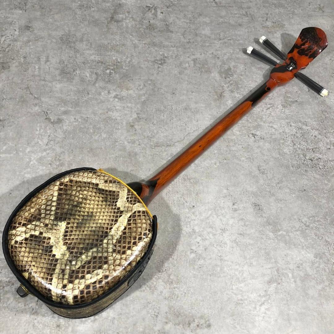 美品 高級 沖縄三線 本島産黒木 クルチ 本蛇皮 一枚張り 三線 ピックアップ付