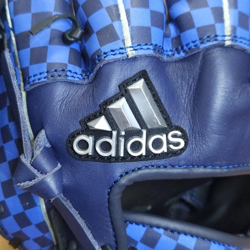 アディダス チェッカーブルー 人気チェッカー柄レザー使用 美品 軟式グローブ