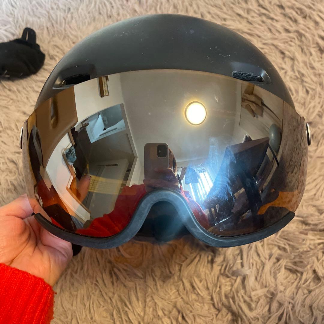 UVEX バイザー付きヘルメット　58-62/M-XL　スキー　スノーボード