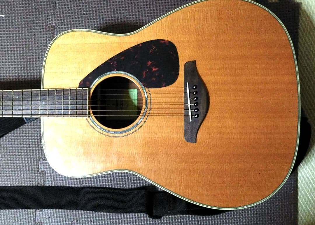 お値下げしました♪ヤマハのアコースティックギター「YAMAHA FG830」