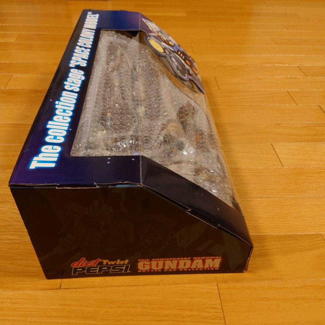 【美品】GUNDAM 25周年記念ボトルキャップ　コレクションステージ付き