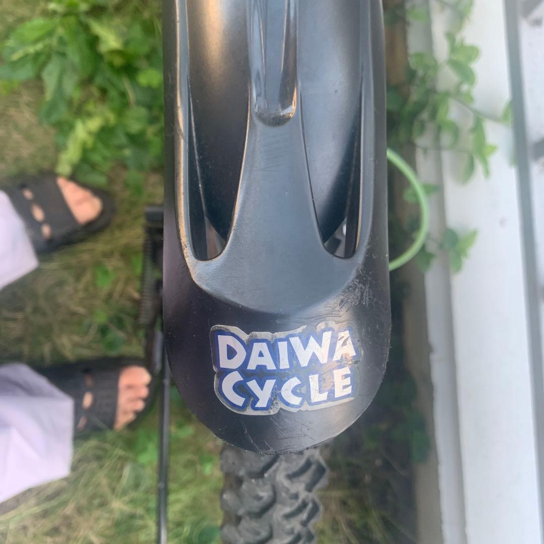 子供用自転車 黒と緑の回路デザイン