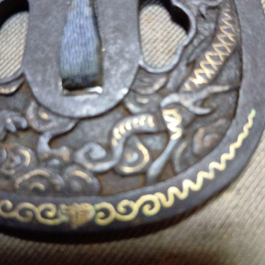 南蛮鍔　表裏に龍の彫刻　縁と龍に金象嵌の江戸時代の珍しい鍔です。