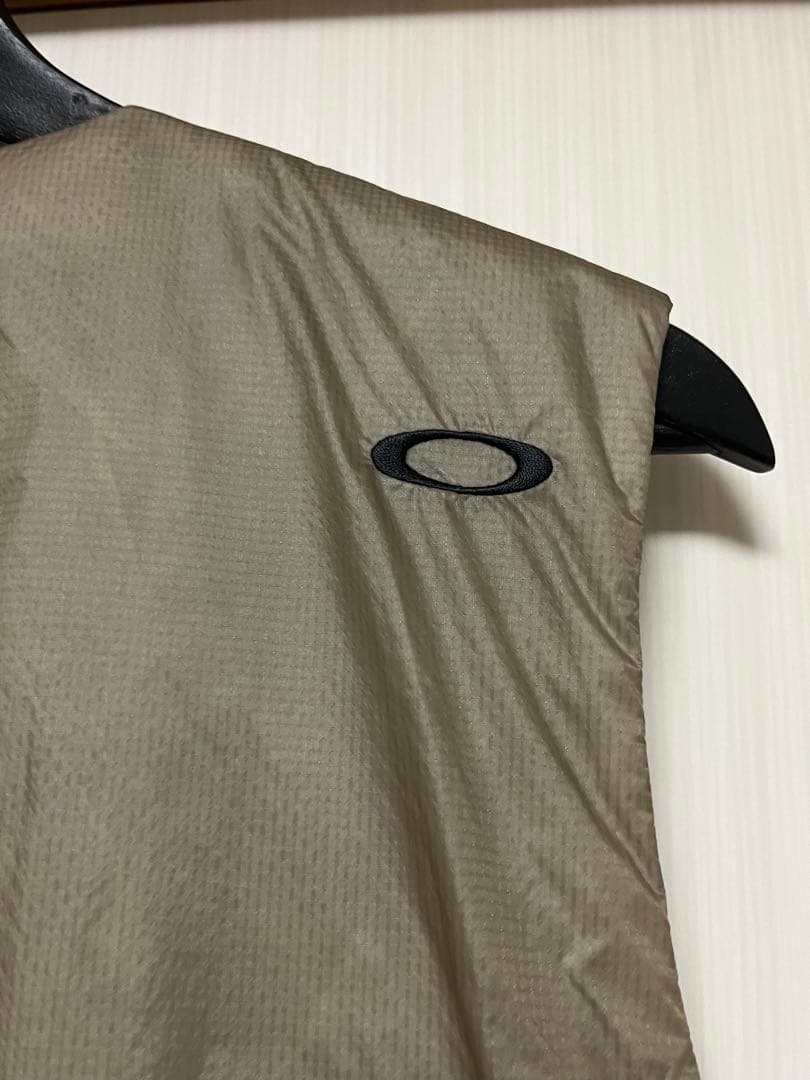新品　ベージュ系　オークリー　OAKLEY ゴルフ　中綿　ダウン　ベスト