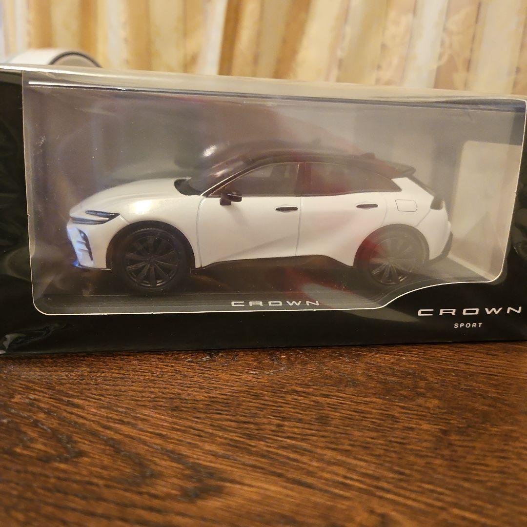 CROWN SPORT ブラック✕プレシャスホワイトパール1/30ミニカー