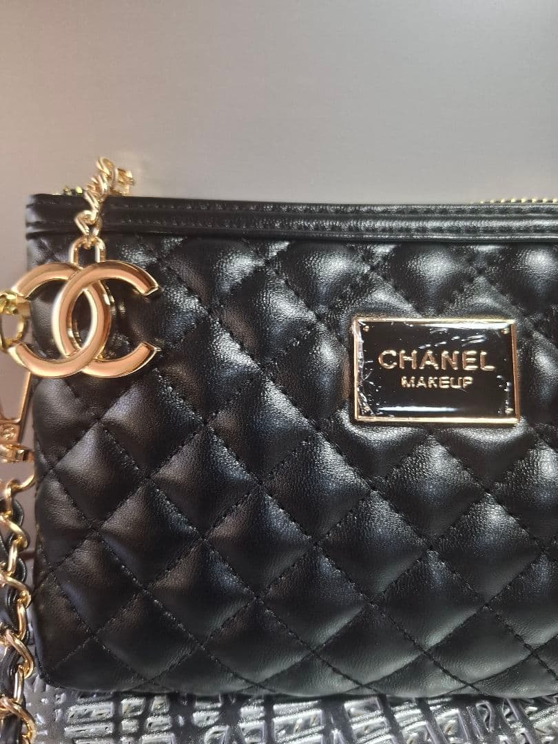 限定セール‼️CHANEL メイクアップマトラッセポーチ　 ノベルティ　斜め掛け