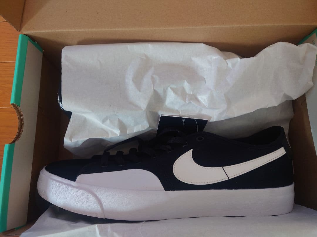 Nike ブラック/ホワイト スニーカー